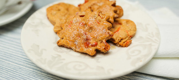 Имбирное печенье с орехами и вяленой вишней