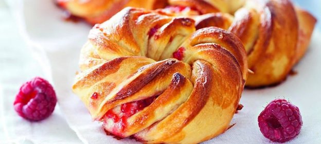 Булочки с малиновым джемом