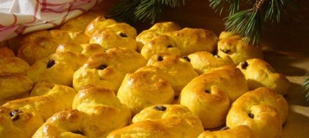 Шведские булочки с шафраном и изюмом (Люсекаттер/Lussekatter)