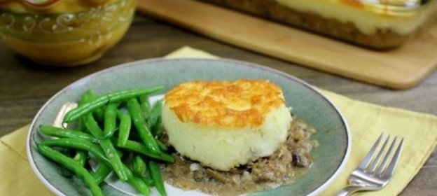 Картофельная запеканка с фаршем и грибами