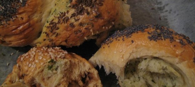 Хлеб с зеленью и паприкой