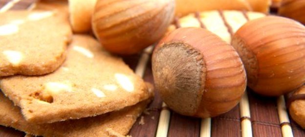 Медовое печенье с корицей и лесными орехами