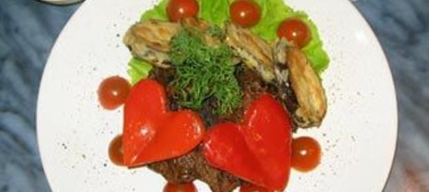 Стейк из говядины с медальонами из баклажанов