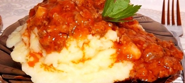 Гуляш из фарша с подливкой