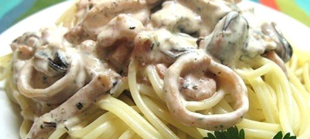 Морской коктейль с макаронами