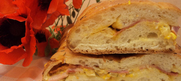 Деревенский хлеб с начинкой