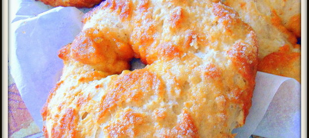 Бублики-булочки из быстрого теста с сахарной корочкой