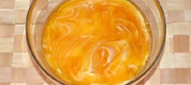 Соус из облепихового сиропа и майонеза