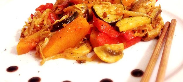 Овощи с грибами в кисло-сладком соусе