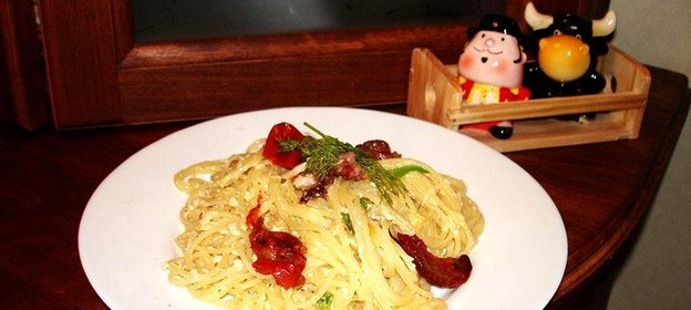 Паста аля-крабонара с вялеными помидорами