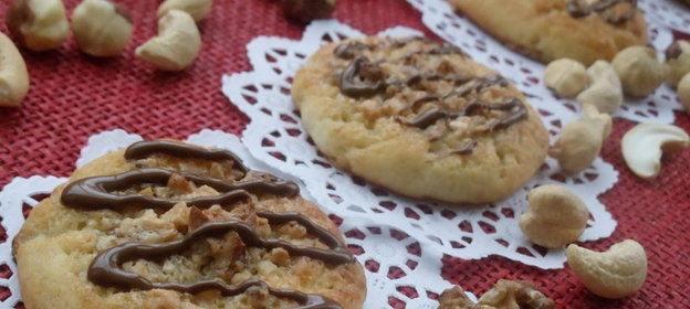 Макаронные бантики с соусом из грецких орехов