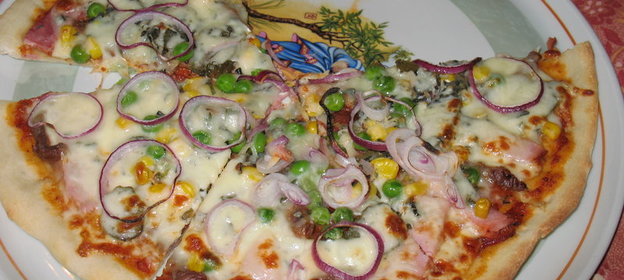 Пицца мясная и соус для пиццы