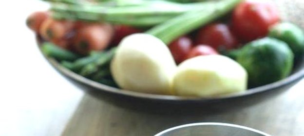 Молодые овощи с перловкой и йогуртовым соусом