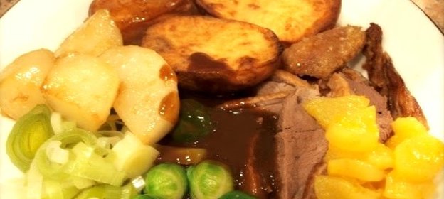 Гусь на сковороде