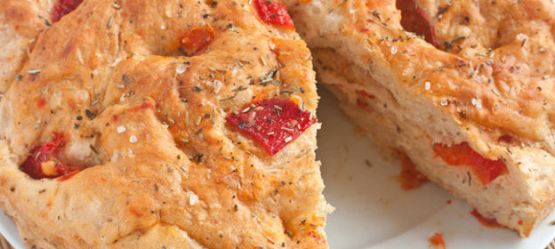 Хлеб с запеченным перцем и травами