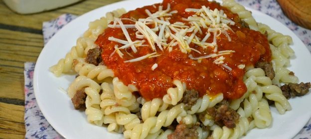 Макароны с фаршем под соусом