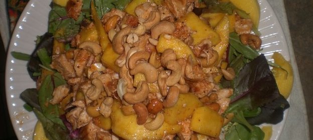 салат из малосольных огурцов