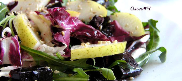 Салат с грушей и свекольным желе