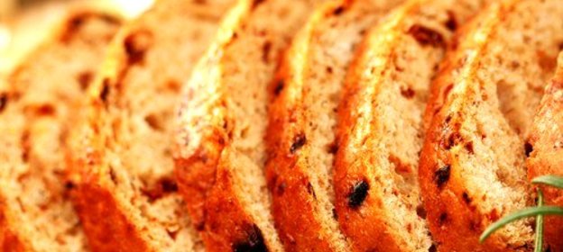 Кекс с помидорами и миндалем