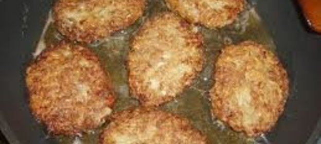 Оладьи из сырой тертой картошки /драники/ с беконом