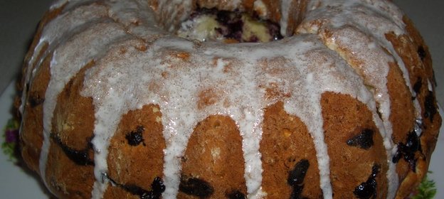 Лимонный кекс с черной смородиной