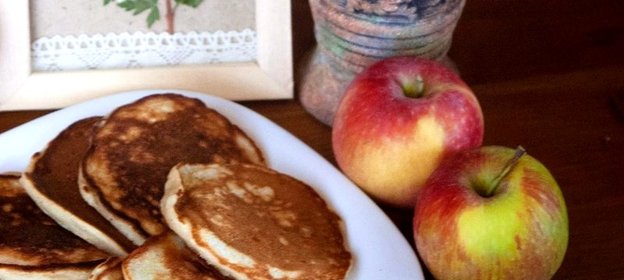 Овсяные оладьи с яблоком