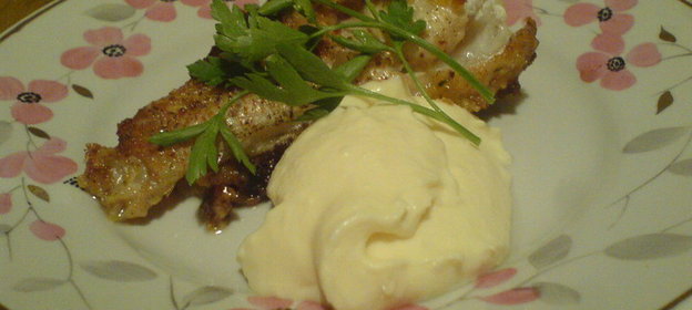 Морской окунь с соусом айоли