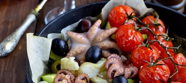 Рагу низкокалорийное по-средиземноморски на пергаменте