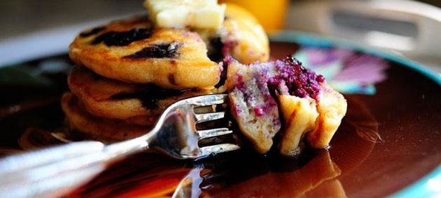 Лимонно-черничные оладьи