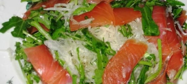 Салат из семги и дайкона