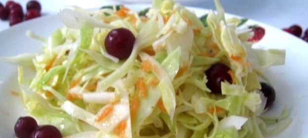 Салат из капусты и клюквы