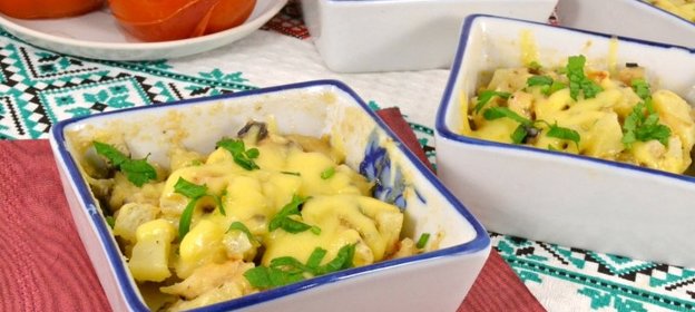 Картофельная запеканка с курицей, грибами и сыром в микроволновке