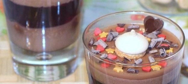 Шоколадно-фруктовое суфле с печеньем