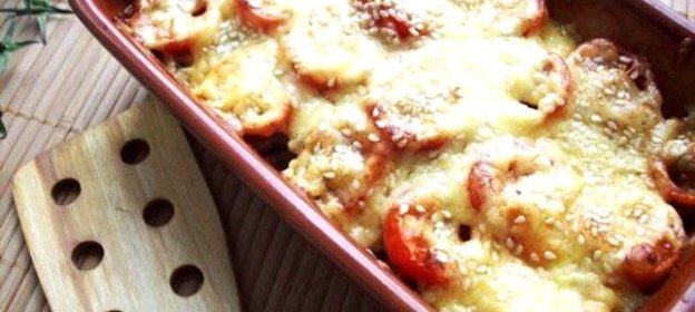 Кабачки, запеченные с шампиньонами и помидорами под сыром
