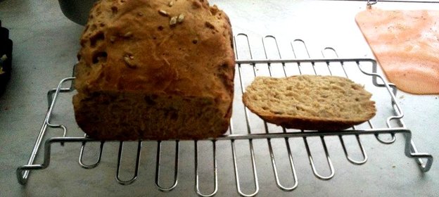 Гречневый хлеб с медом и семечками в хлебопечке