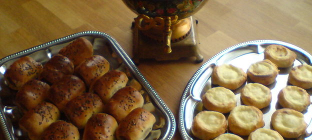 Булочки: Котлеты в тесте да Сметанники//отметим 900-ый по-домашнему,тепло и душевно!!!