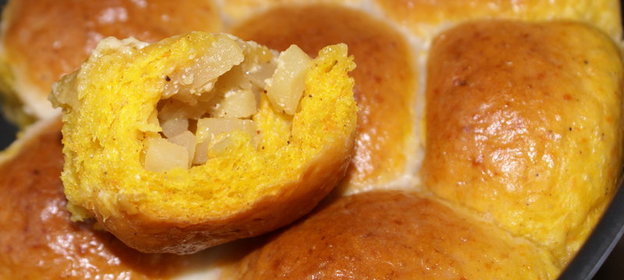 Тыквенные булочки с яблоками в карамельной заливке