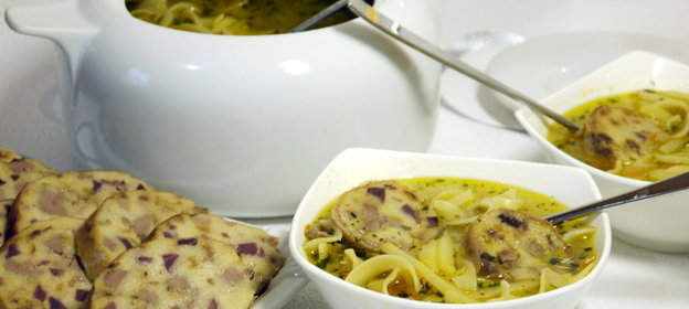 Лапша с утиными потрошками и фаршированной шейкой