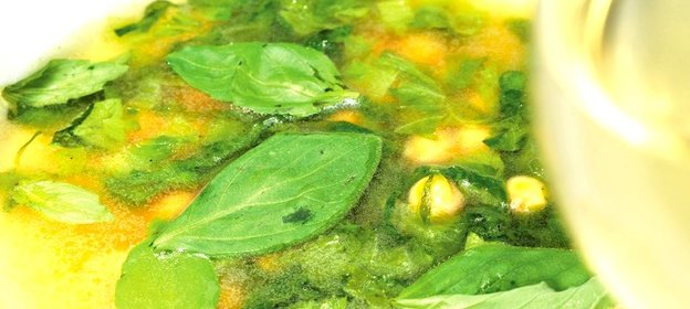 Суп из салата и нута