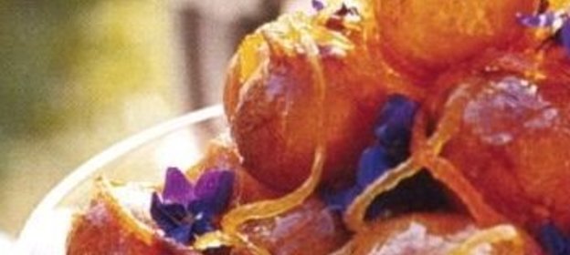 Пончики с цитрусовым сиропом