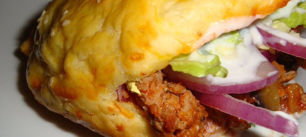 Булочка-пита с начинкой из фарша