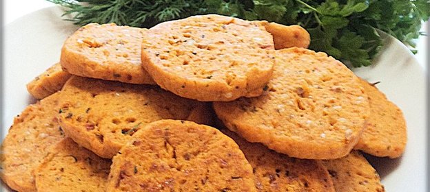 Печенье с сыром и вялеными помидорами