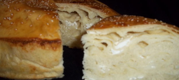 По мотивам «Арабской лепешки Bint Al-sahn» с брынзой