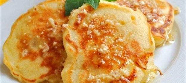 Кефирные оладьи с яблоками