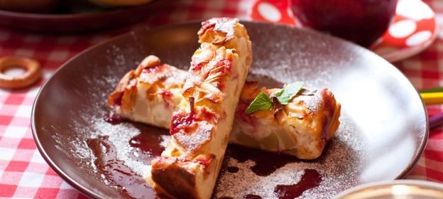 Творожная запеканка с яблоком и грушей