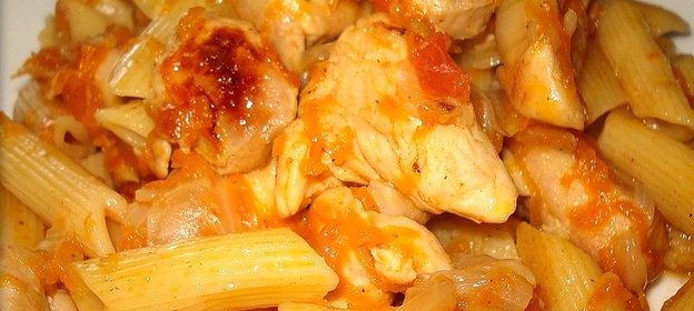 Макароны с куриным филе