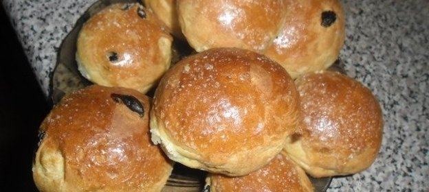 Булочки с изюмом