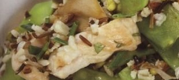 Салат из перца, моркови и томатов в яблочном соке