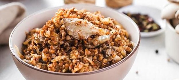 Дроблёная гречка с вешенками