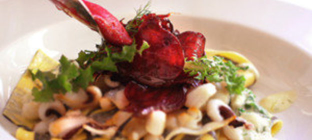 Паста с соусом из свеклы